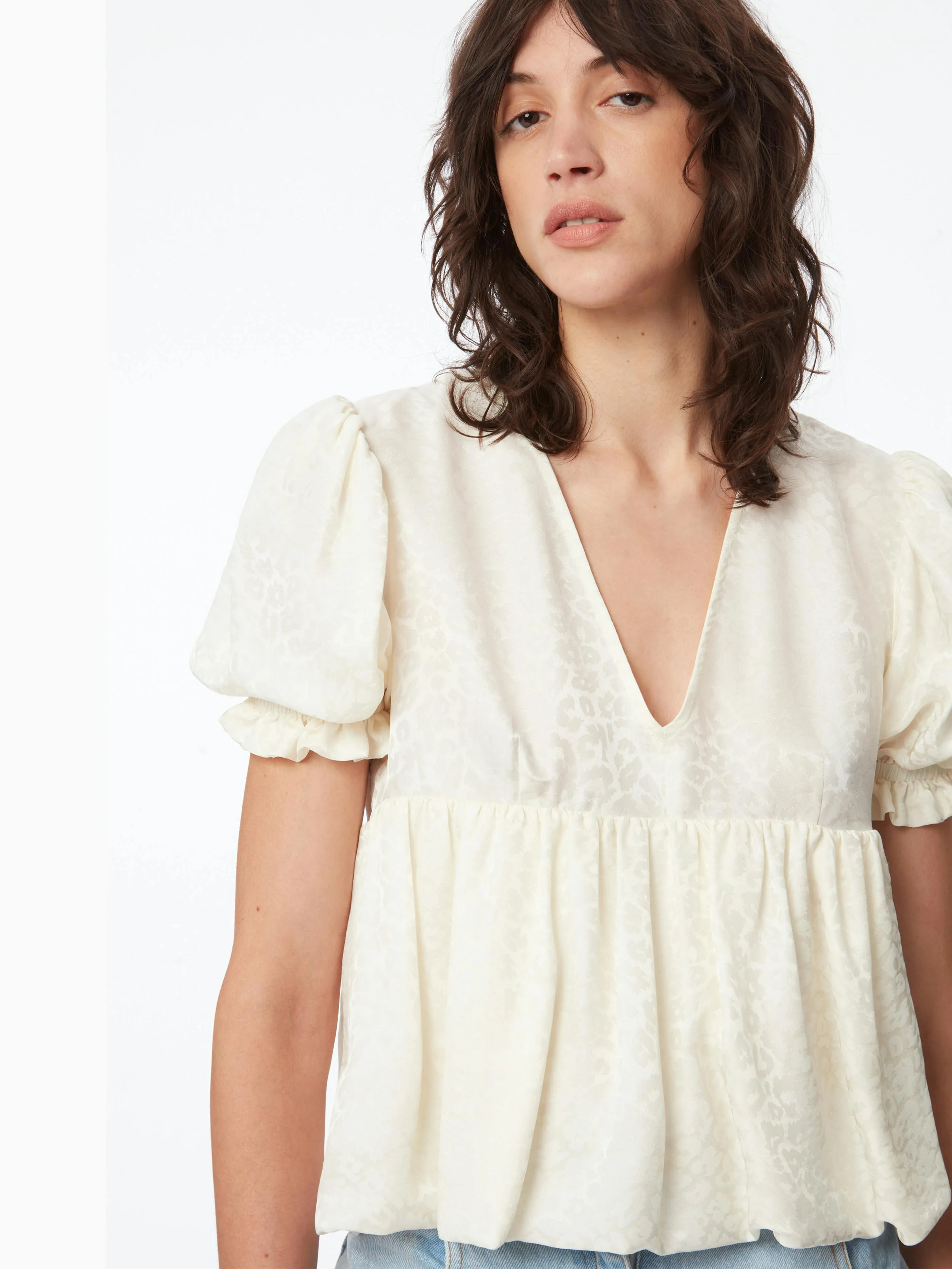 BABYDOLL TOP WITH RUCHED SLEEVES
