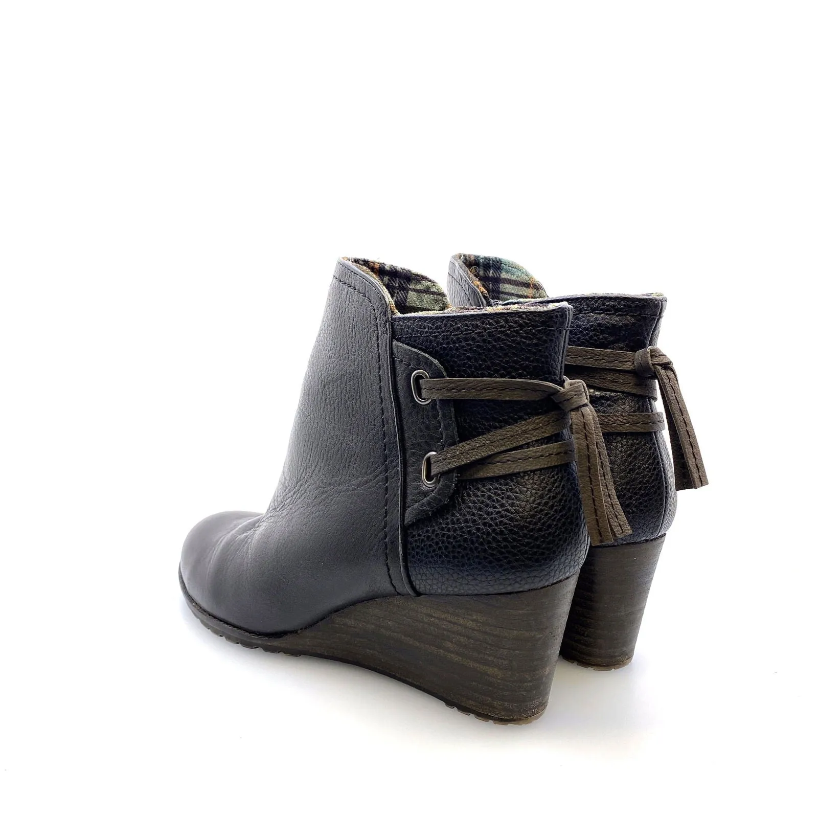Cobb Hill by Rockport Womens “Lucinda” Size 8M Black Back Tie Boot Booties