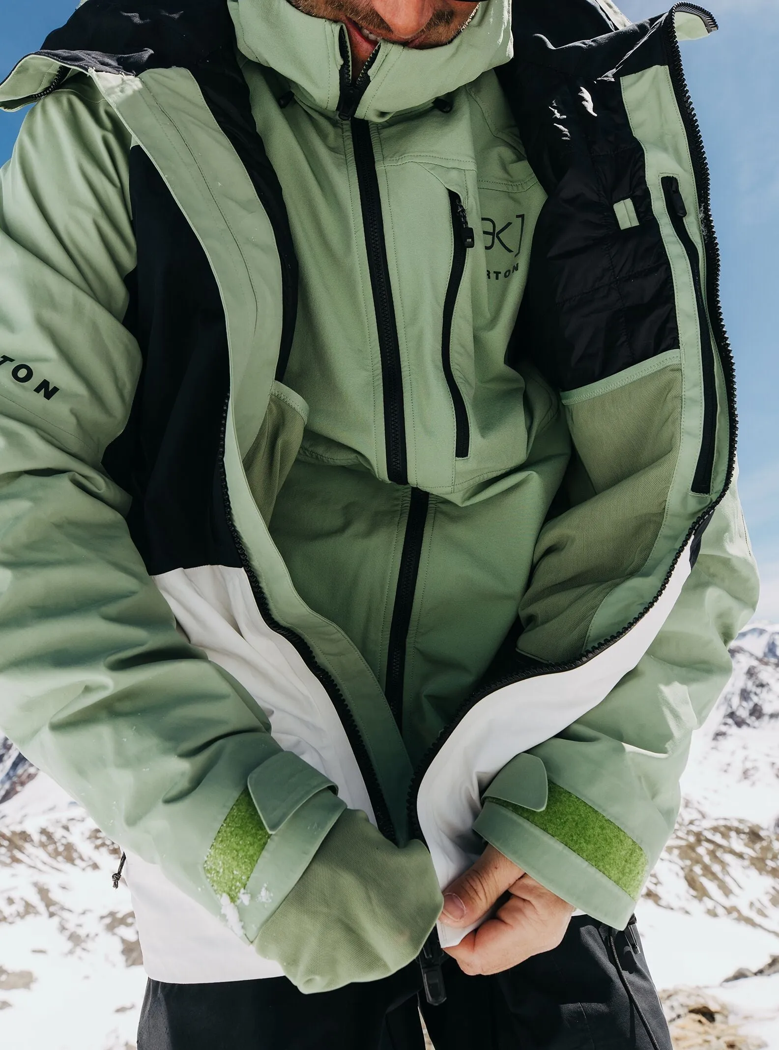 Men's Burton [AK] GORE‑TEX Swash Jacket - Hedge Green / True Black